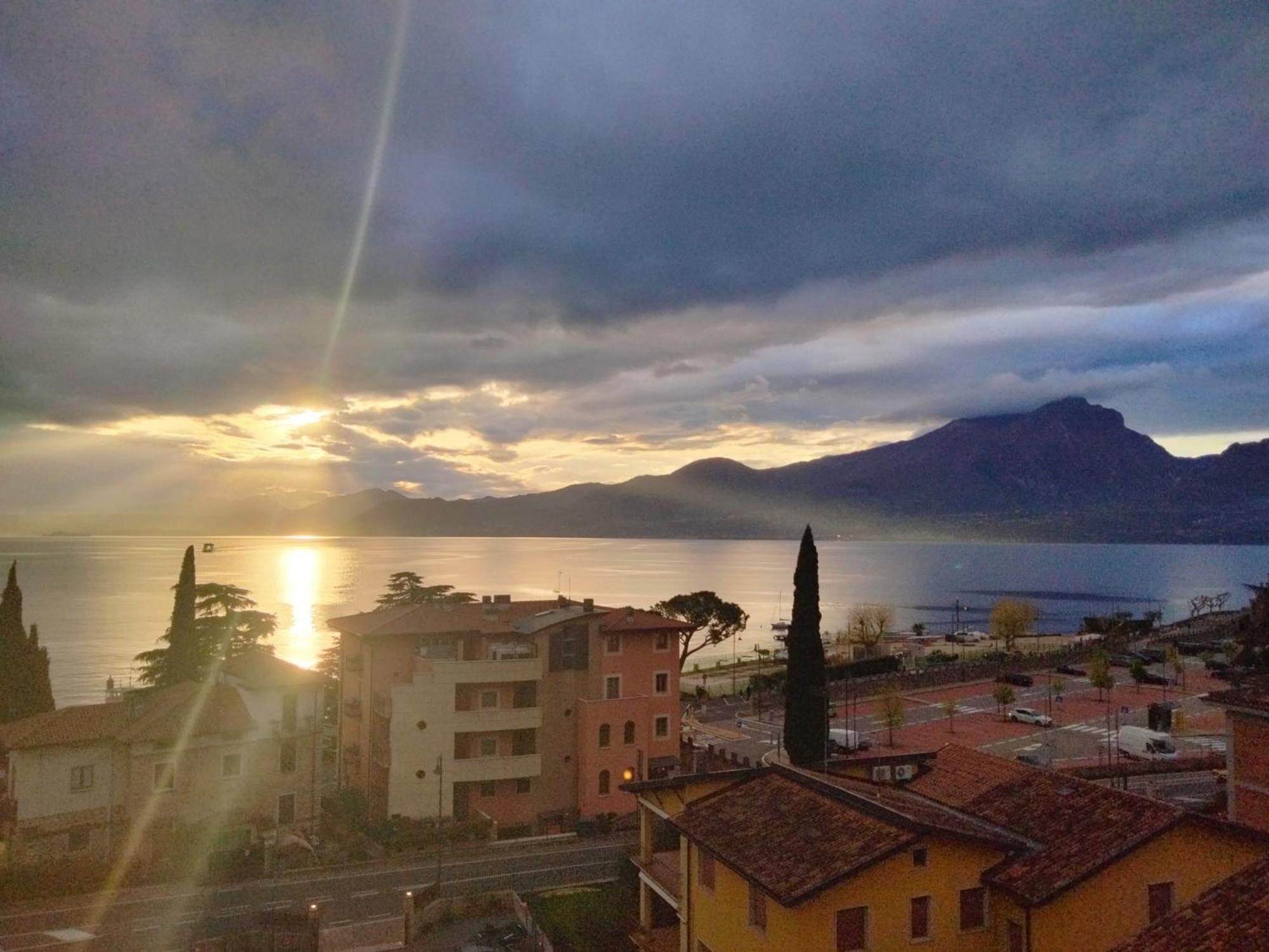 Hotel Ristorante Al Caminetto Worldhotels Crafted Adults Only Torri Del Benaco Exterior foto